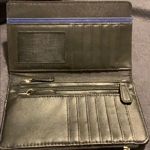 Kenneth Cole Reaction Wallet - Picture 3 of 4